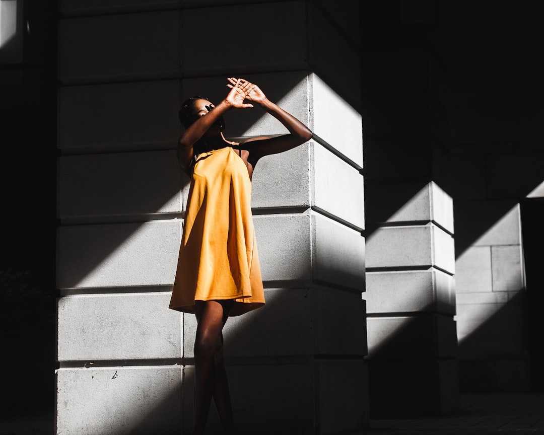 Photo mustard dress